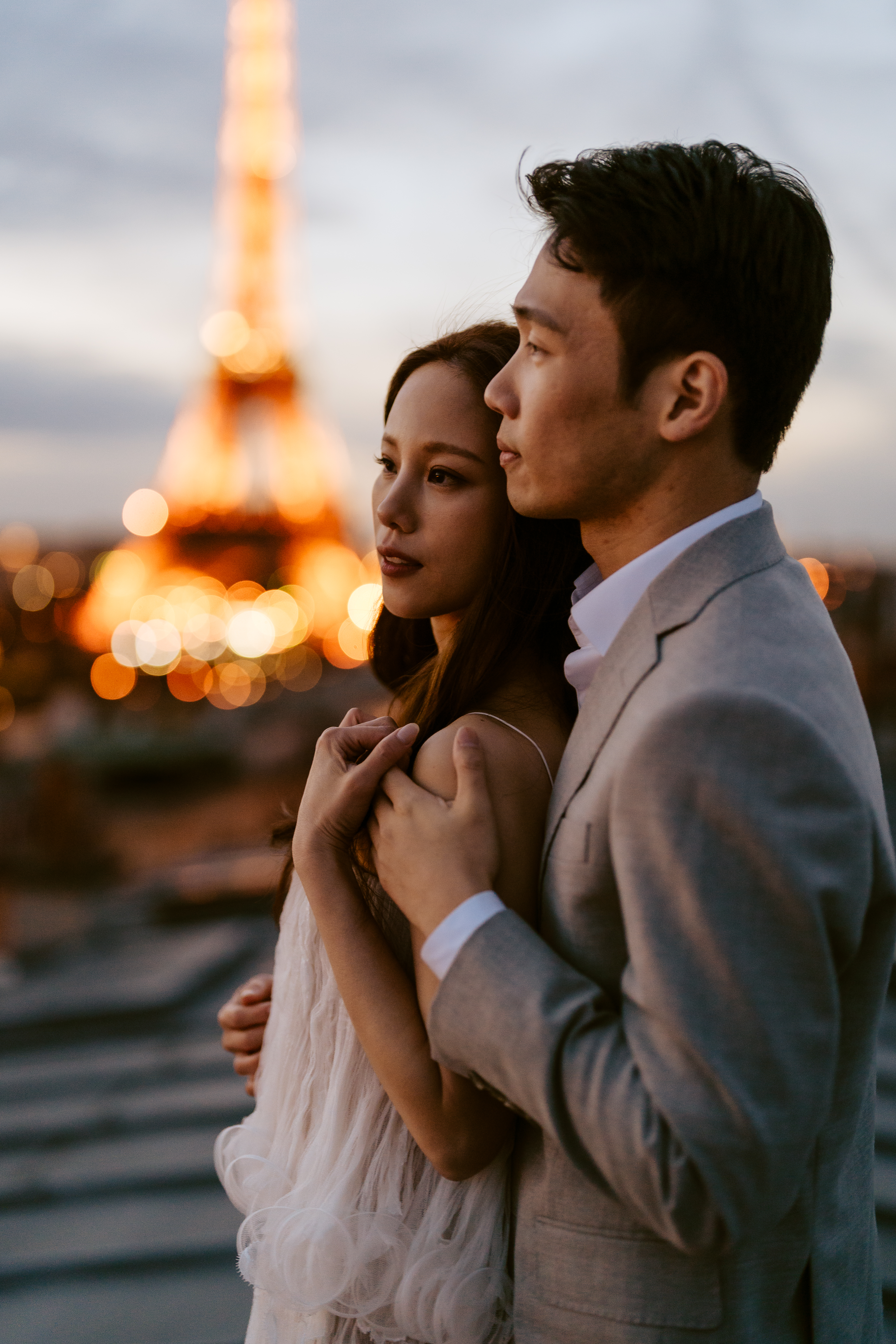 Couples Sunset Pre-wedding Photoshoot in Parisian rooftop with Eiffel tower view 