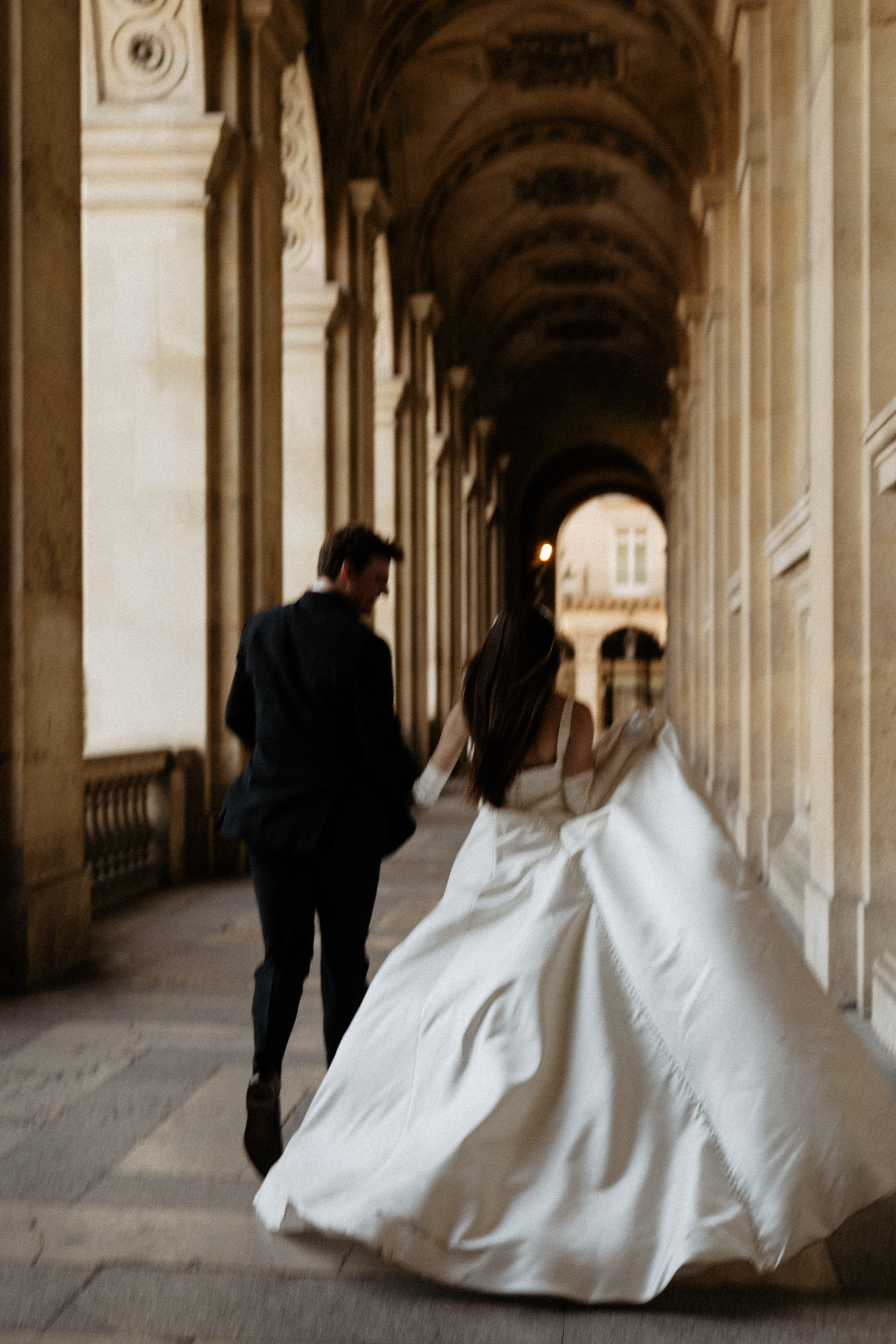 Destination wedding elopement in Paris  couple's shooting at the Louvre