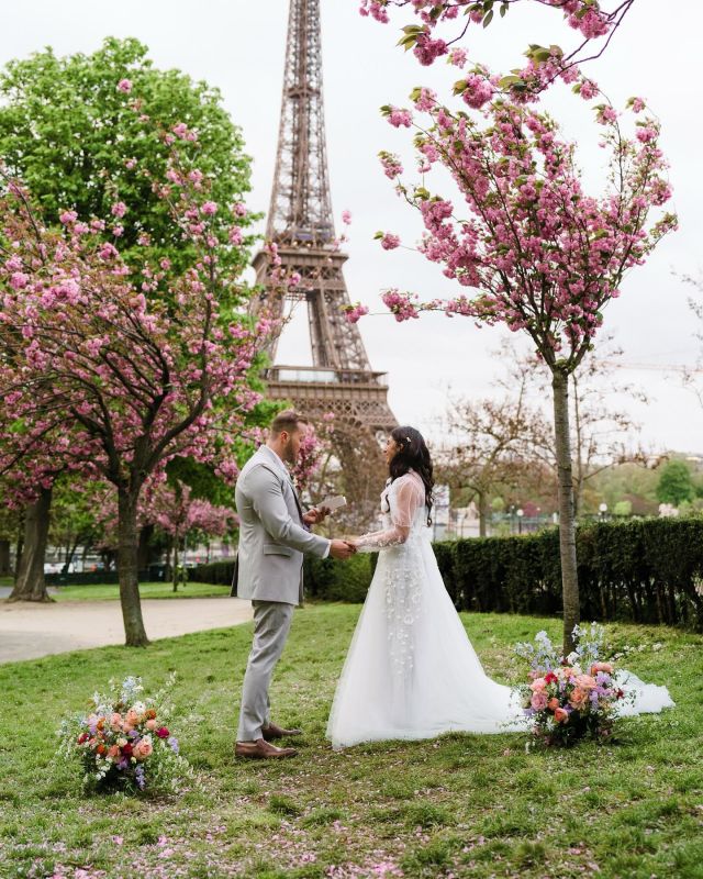 🌸🌸🌸Under the Parisian cherry blossoms, C&P tied the knot with the Iron Lady witnessing their vows — reminiscent of their engagement among the sakuras back in Japan. Their elopement was an exciting adventure in a vintage car escapade filled with delicious bites. 🚗🍰🍟🍔  Could not have imagined a better start to the wedding season! 🫶✨🥹