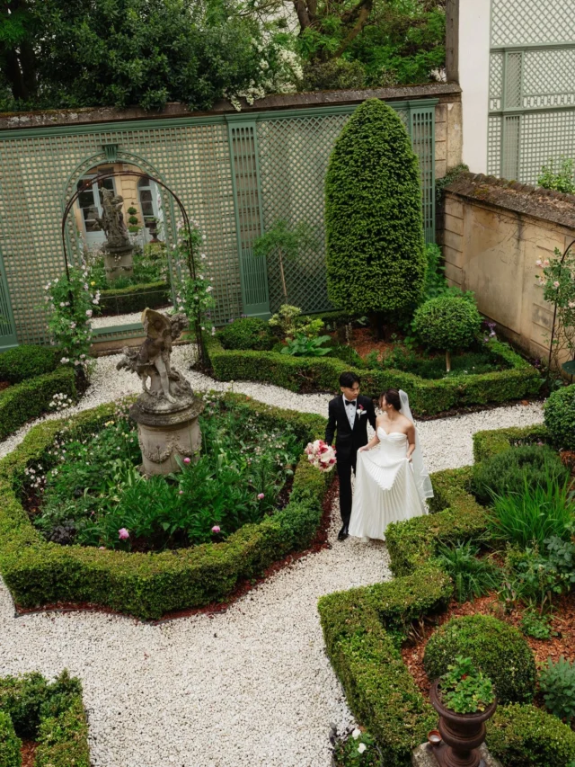 Before the world knows.  Once home to Louis XIV’s Grand Chamberlain, the Hôtel de Bouillon has spent four centuries keeping the secrets of the court. Today, for E&M, it keeps one more. ✨  @emilialynx x @co_lph 
MUAH @jiyoungyangbeauty 
Flowers @laplumefleurparis 
Venue @hotel_de_bouillon