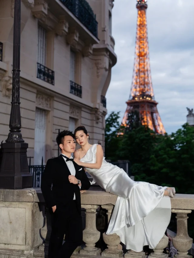 Overcast skies on the bridge, then the lights came up and the whole city changed its mood. Blurry, glowy, a bit of chaos. 🌙🖤✨ Night sessions are their own kind of magic. #throughtheglassparis  @nn.ss07 @kohei8080kohei8080 
@alesiasolo.co